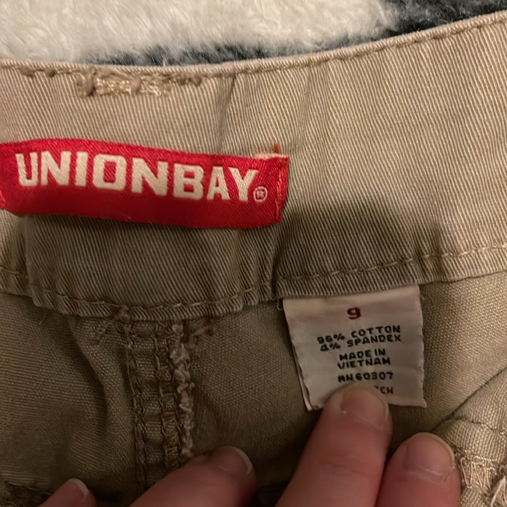 Unionbay khaki shorts size 9 - Picture 3 of 3